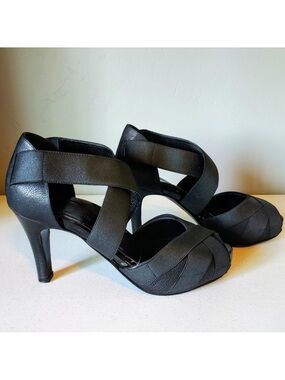 Dana Davis Peep Toe Black Platform Heels 10